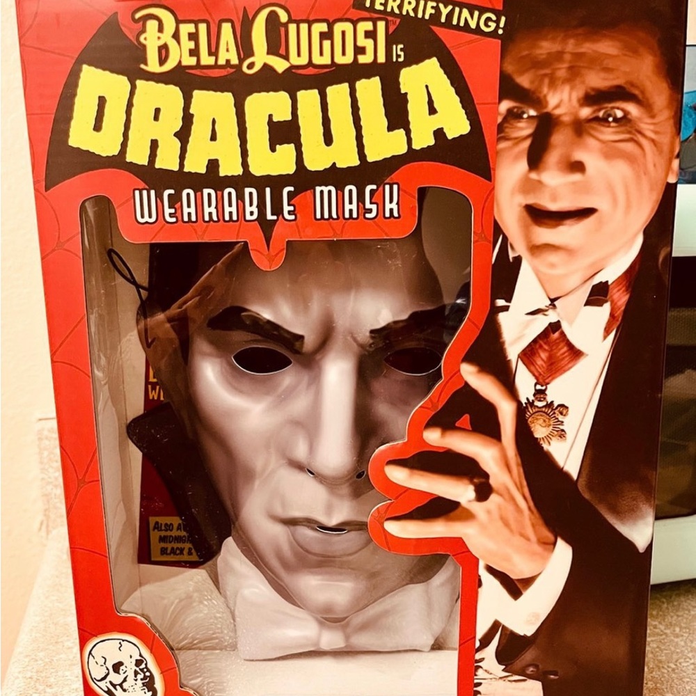 Bella Lugosi Wearable Mask